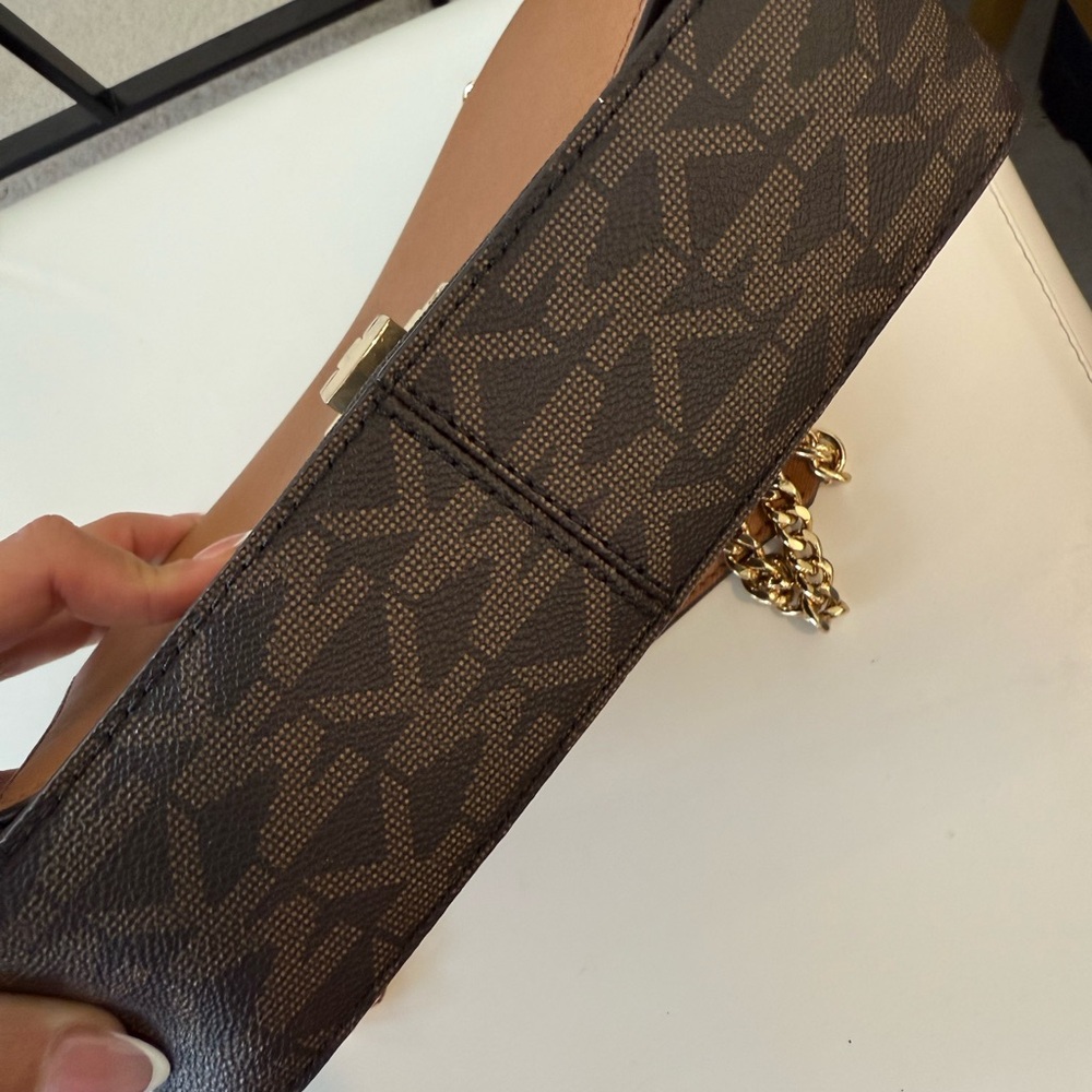 MK Purse - Picture 6 of 7